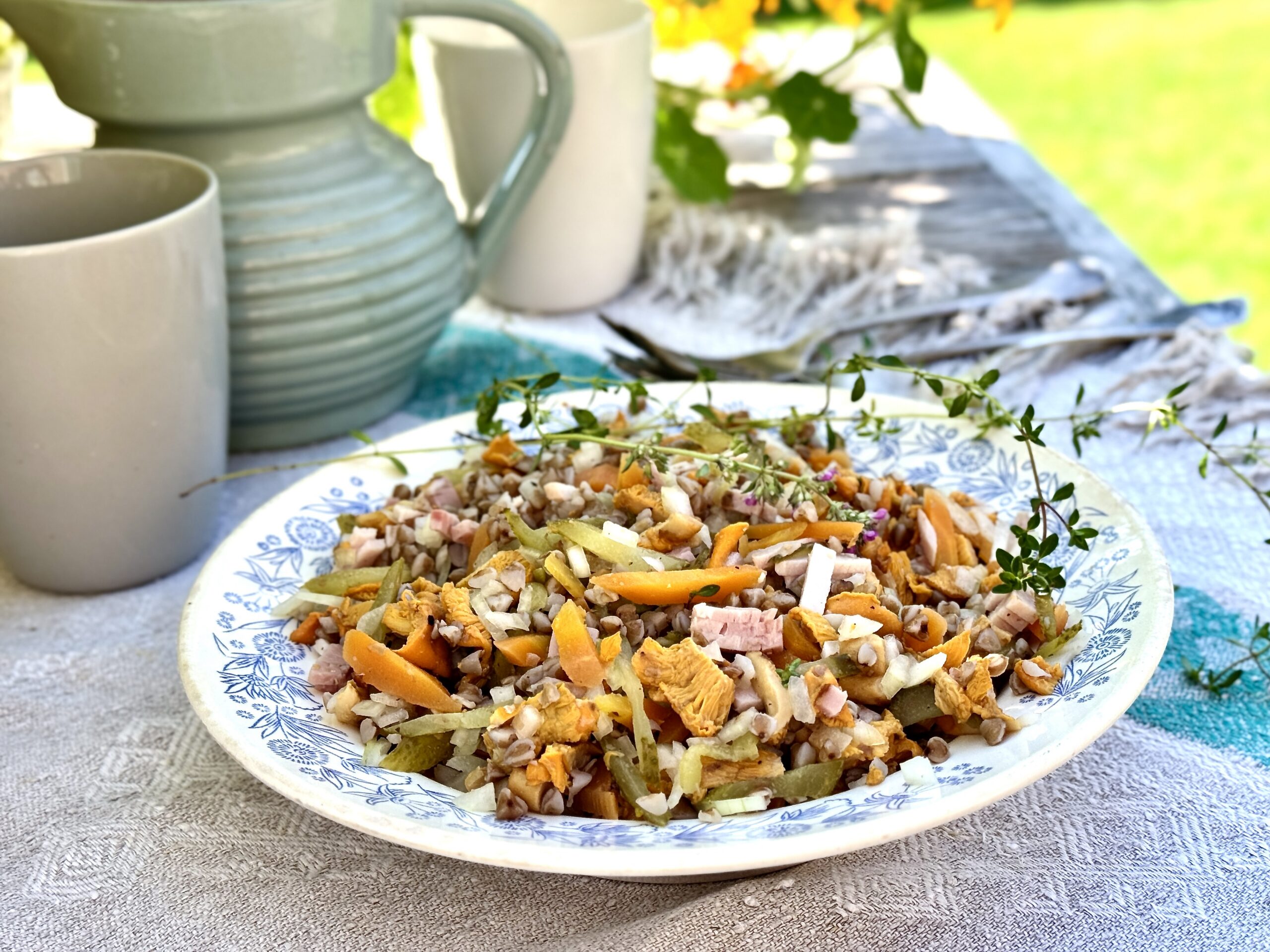 Hapendatud seene-tatra salat.